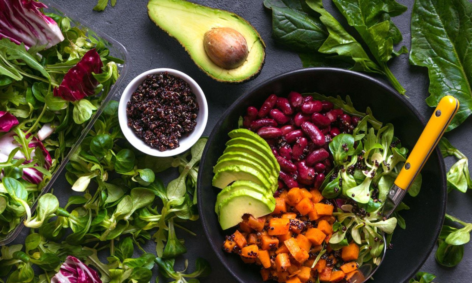 Temperos para saladas: alternativas saudáveis